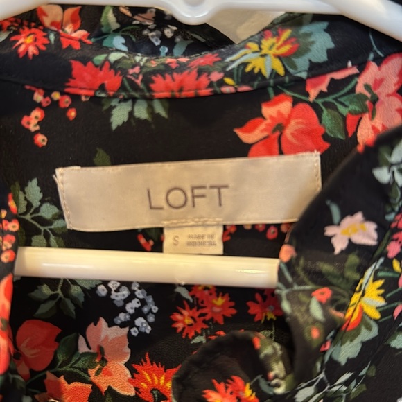 LOFT - Ruffle Neck and Sleeveless Ruffle Detail, Button Down Shell - Picture 2 of 4
